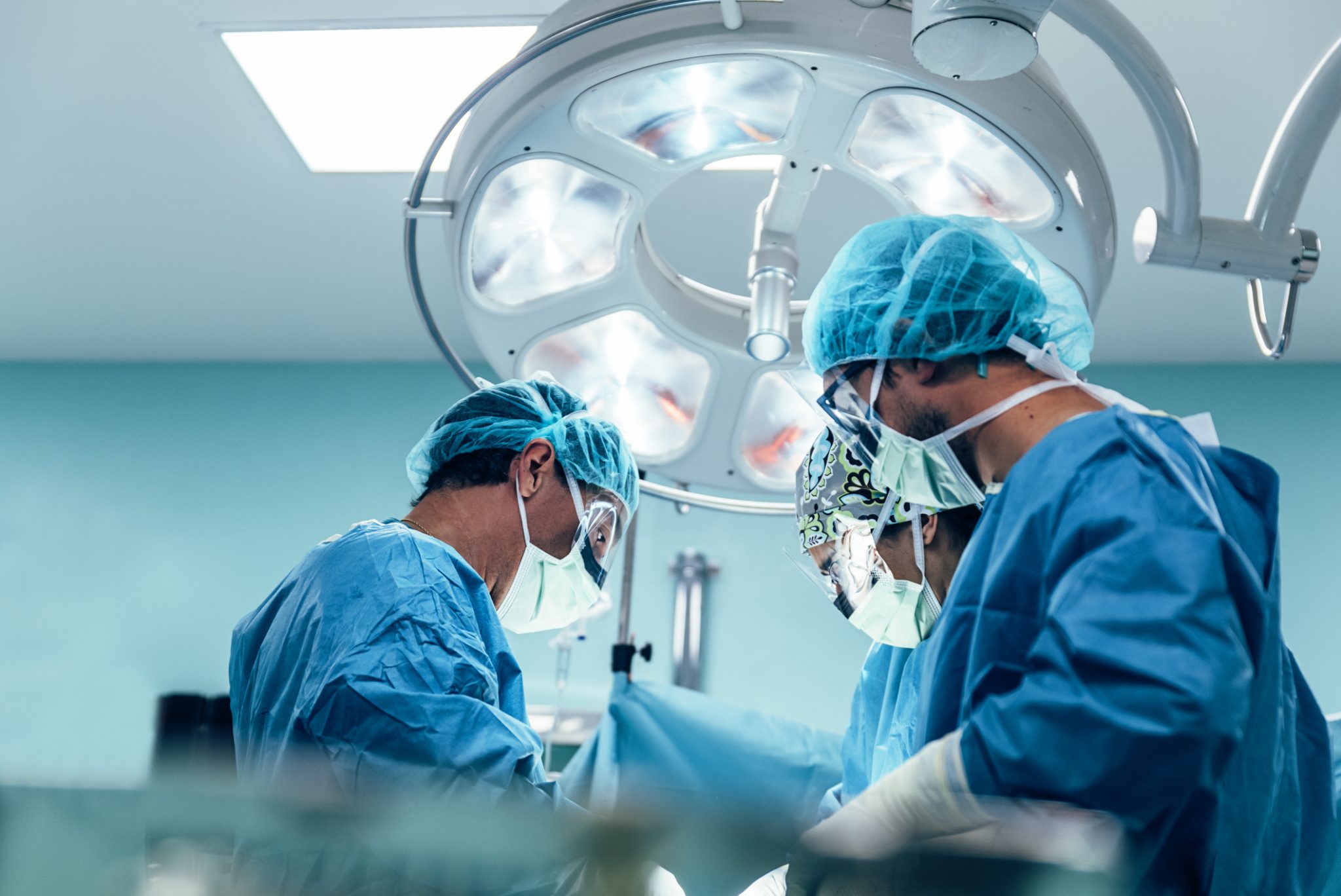 Demandan a tres doctores por el fallecimiento de una paciente con aneurismas